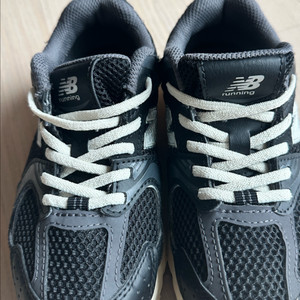 뉴발란스 키즈 530 블랙 매쉬 190팝니다.