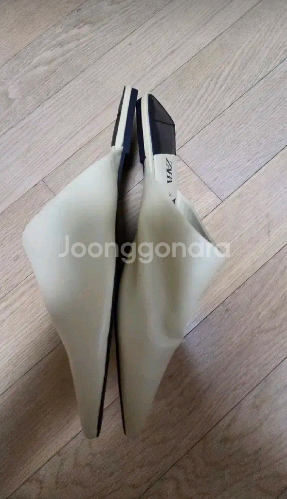 zara 자라 스틸레토 뮬 슬리퍼 -베이지, 38사이즈--6