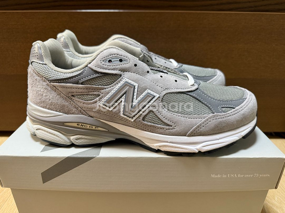 뉴발란스 990v3 새제품 280 사이즈 판매합니다--2