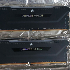 DDR4 3600 오로라 RGB 32GB 메모리 팝니다