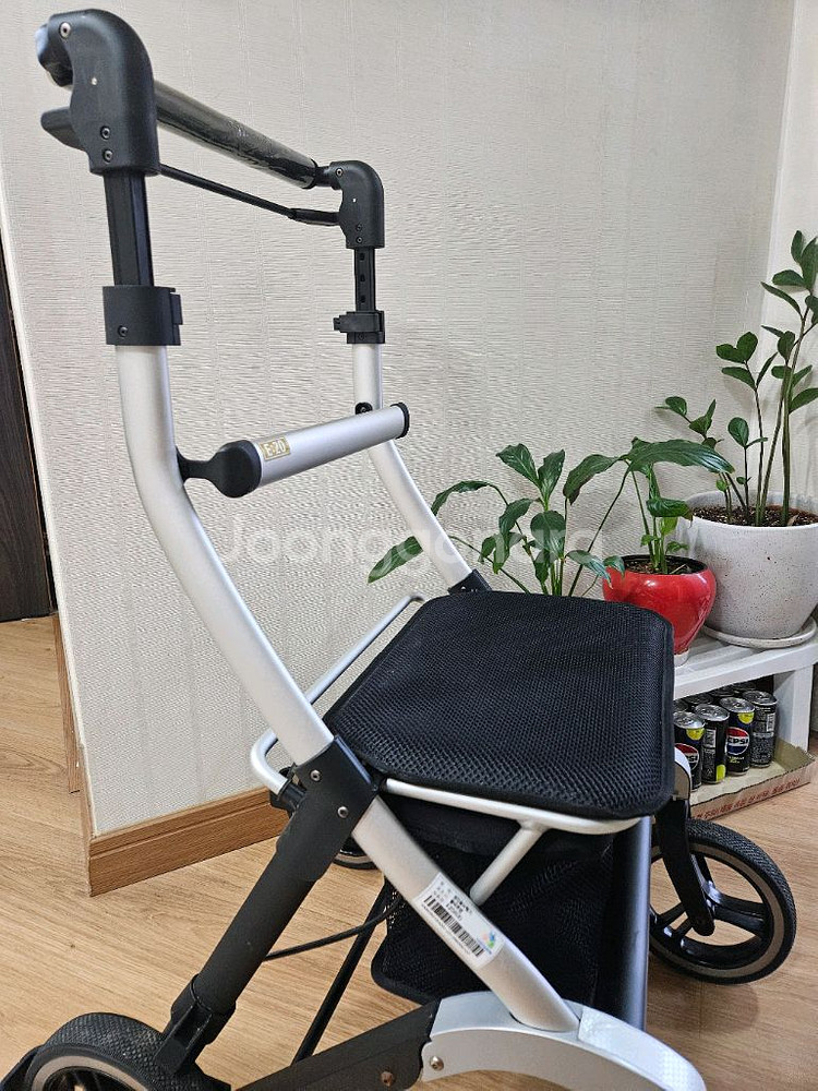 이조 E:ZO 노인보행기 판매합니다--1