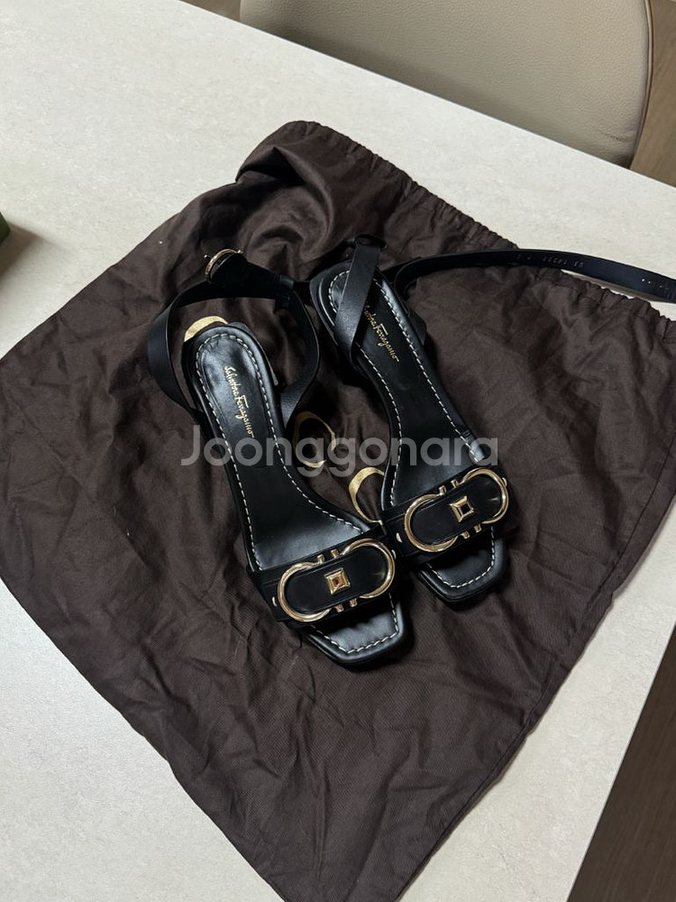 페라가모 블랙 샌들 (235~240)--0