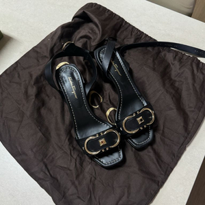 페라가모 블랙 샌들 (235~240)