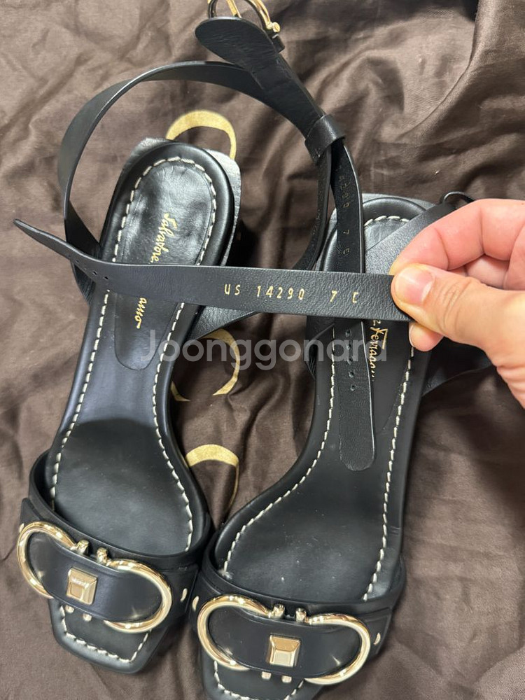 페라가모 블랙 샌들 (235~240)--2