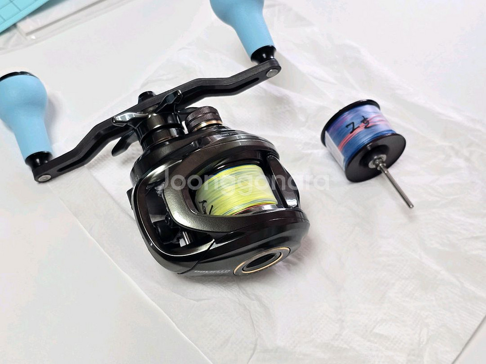 HIAW200 5.4 우핸들 릴 2개 팝니다--0