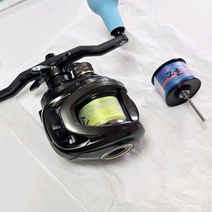 HIAW200 5.4 우핸들 릴 2개 팝니다