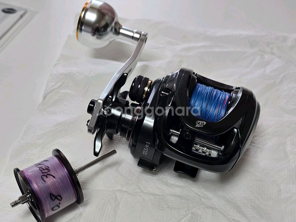 HIAW200 5.4 우핸들 릴 2개 팝니다--2