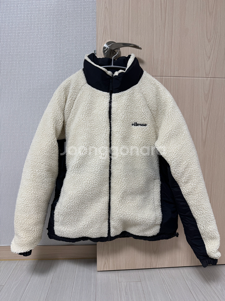 엘레쎄 ellesse 리버시블 패딩 95사이즈 팝니다.--2