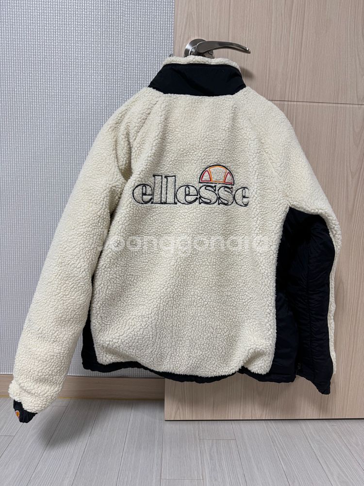 엘레쎄 ellesse 리버시블 패딩 95사이즈 팝니다.--3