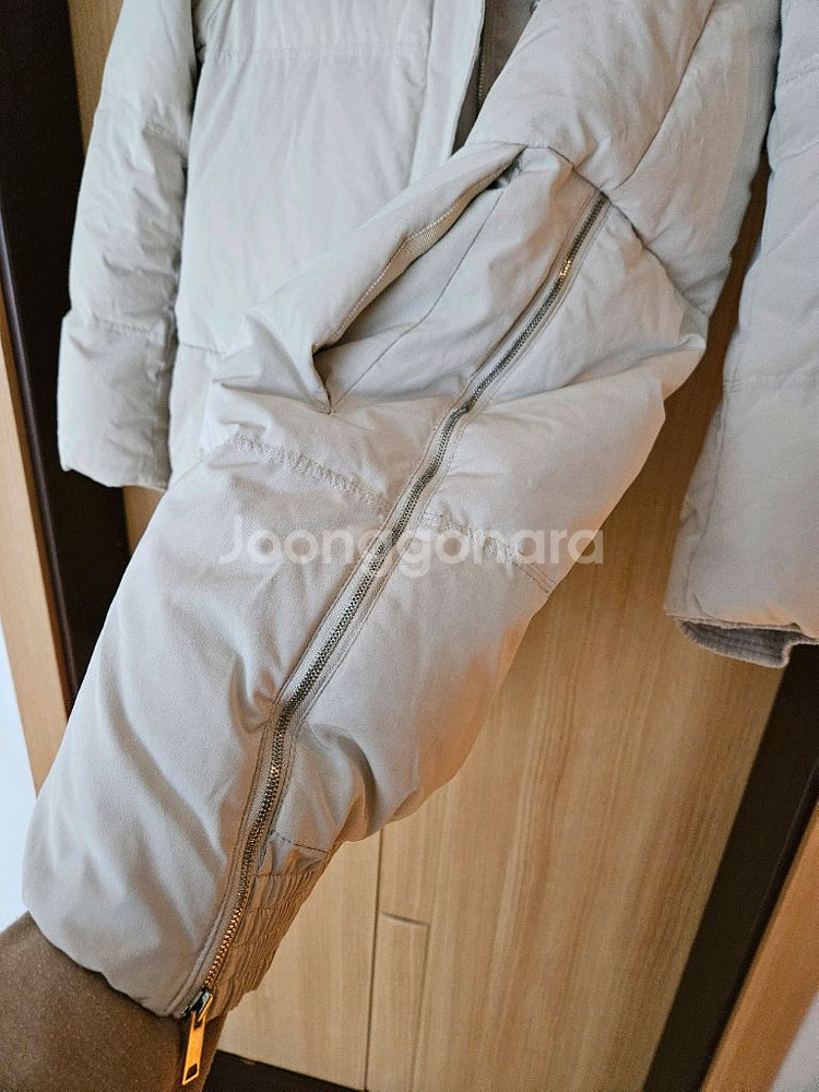 한섬 마인 크림색 구스패딩 팝니다--2