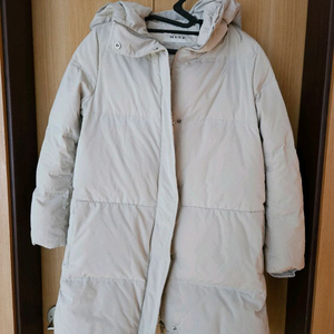 한섬 마인 크림색 구스패딩 팝니다