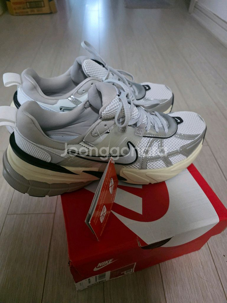 나이키 v2k런 운동화 265 새상품--1