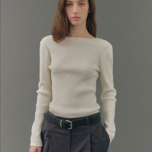 UGST 어그스트 scoop neck ribbed kn