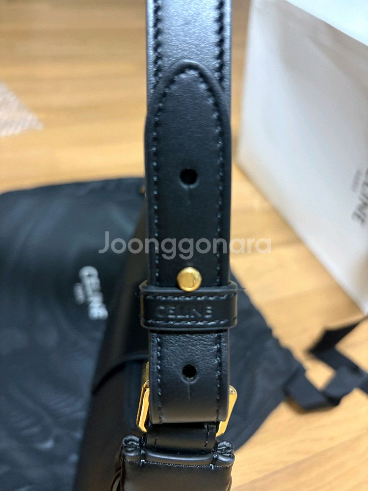 셀린느 미디엄 트리옹프 아바백 블랙 팔아요--6