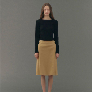 UGST 어그스트 scoop neck ribbed kn