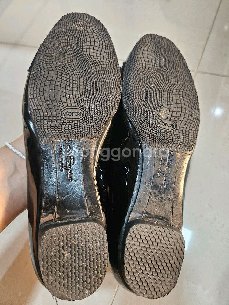 페레가모 바라 플랫 6(230)사이즈--0