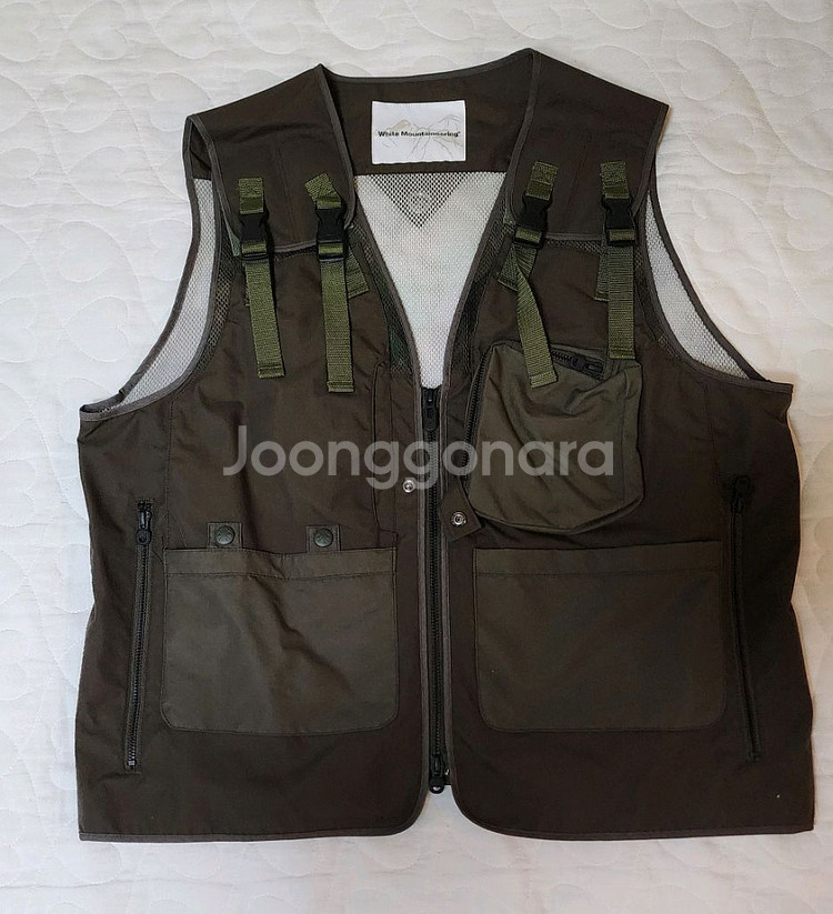 화이트 마운티니어링 베스트 팝니다 / 사이즈 100--0