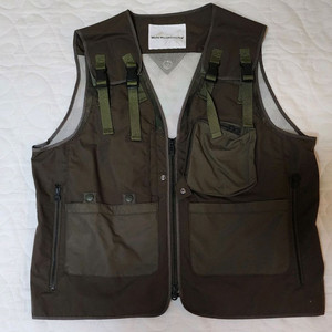 화이트 마운티니어링 베스트 팝니다 / 사이즈 100