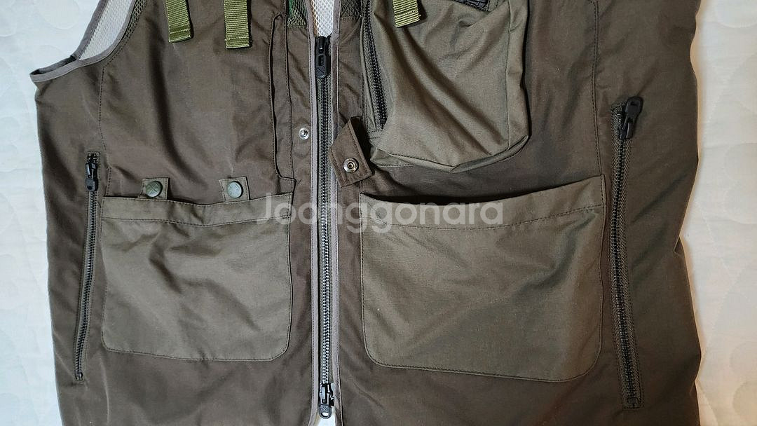 화이트 마운티니어링 베스트 팝니다 / 사이즈 100--1