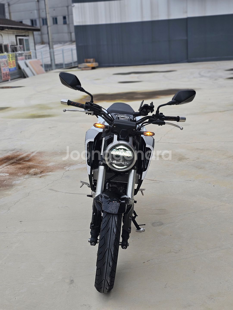 혼다cb125r/18년식/18@@@km/250만원/승차--0