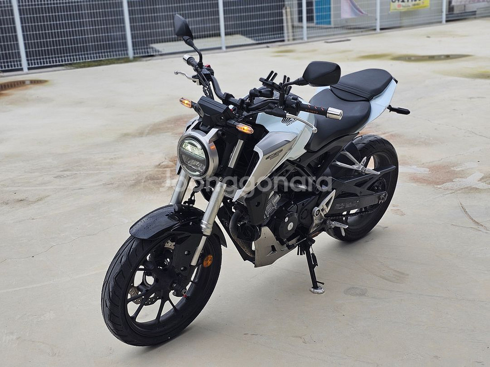 혼다cb125r/18년식/18@@@km/250만원/승차--3