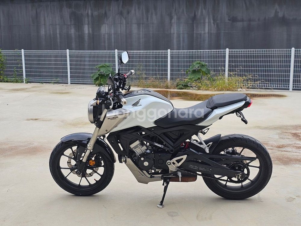혼다cb125r/18년식/18@@@km/250만원/승차--5