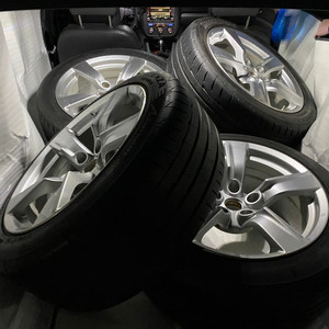 370z 순정휠(18인치)+타이어(컨티넨탈 dws06)