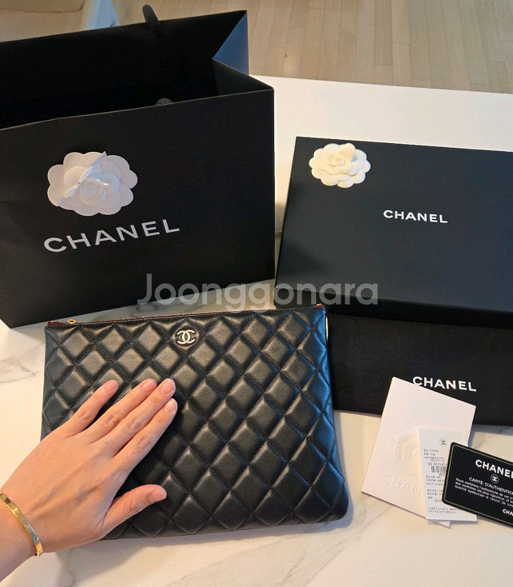 샤넬 클러치 뉴미듐 램스킨 금장-새상품컨디션입니다.--1