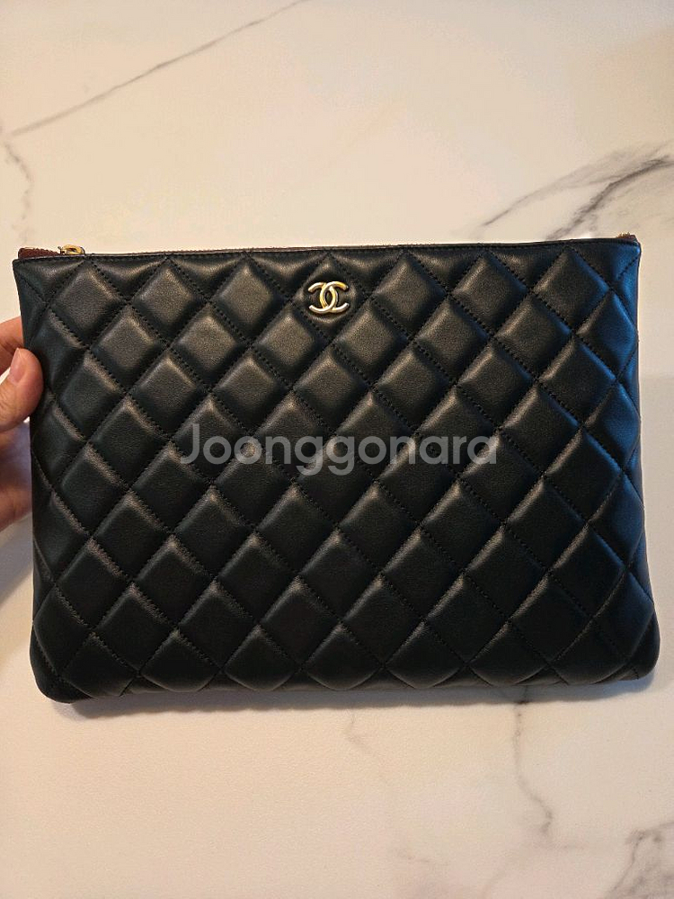 샤넬 클러치 뉴미듐 램스킨 금장-새상품컨디션입니다.--2