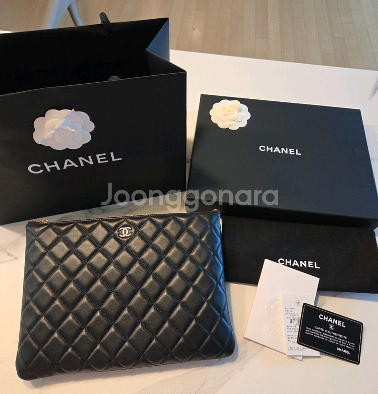 샤넬 클러치 뉴미듐 램스킨 금장-새상품컨디션입니다.--0