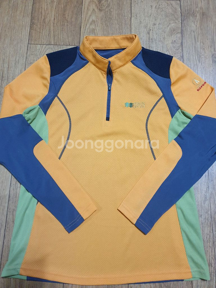 코오롱 아웃도어 반집업 90 사이즈입니다--1