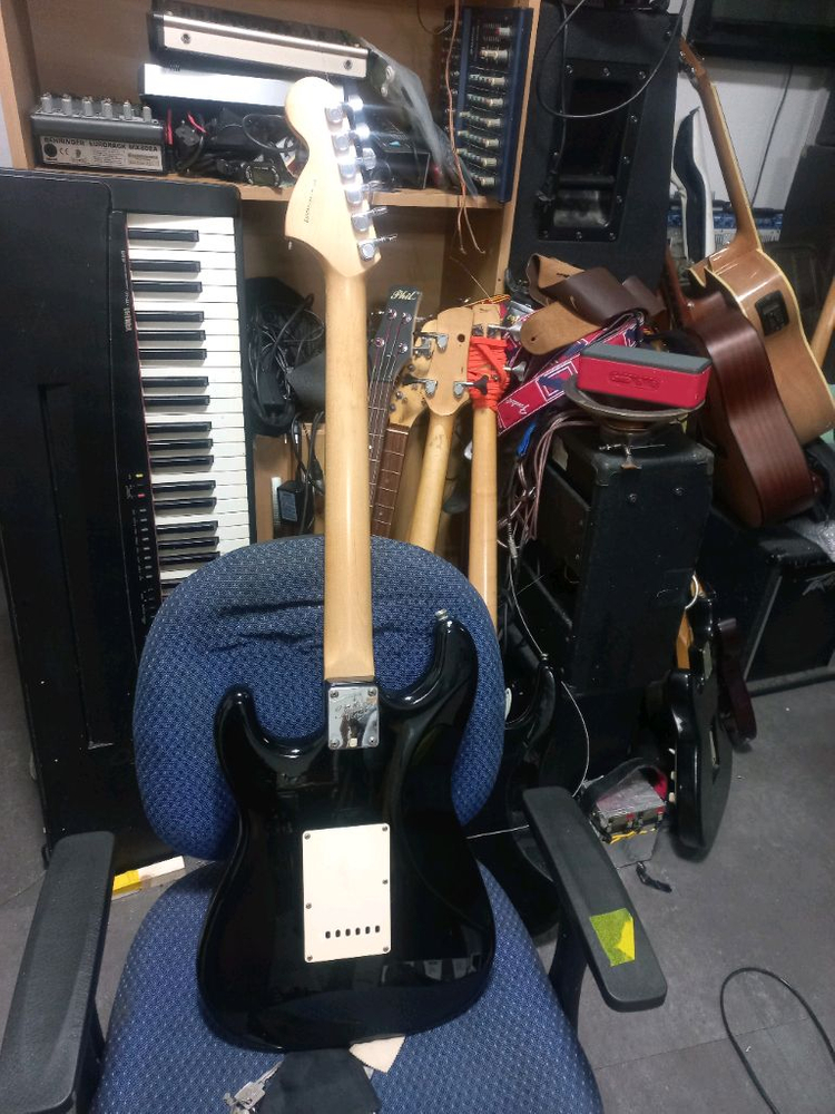 스콰이어 펜더 STRAT 어피니티 일렉기타 이미지