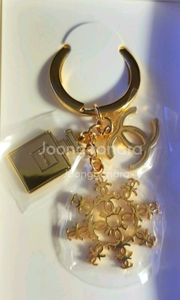 [미사용 새상품] 샤넬 VIP 한정판 눈꽃 골드 키링--0