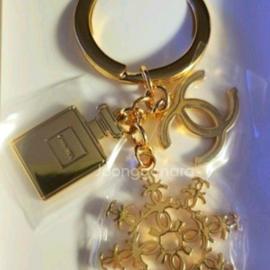 [미사용 새상품] 샤넬 VIP 한정판 눈꽃 골드 키링