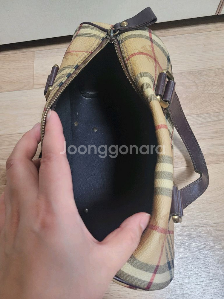 버버리 토트백 팝니다--7