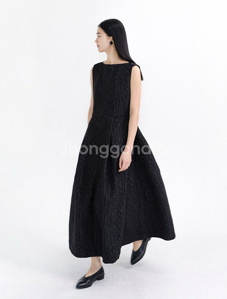 유노이아 보트넥 플로럴 원피스 블랙M--0