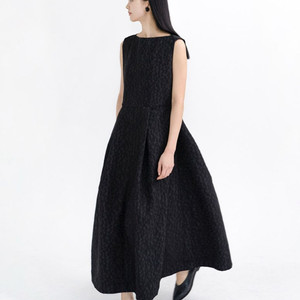 유노이아 보트넥 플로럴 원피스 블랙M