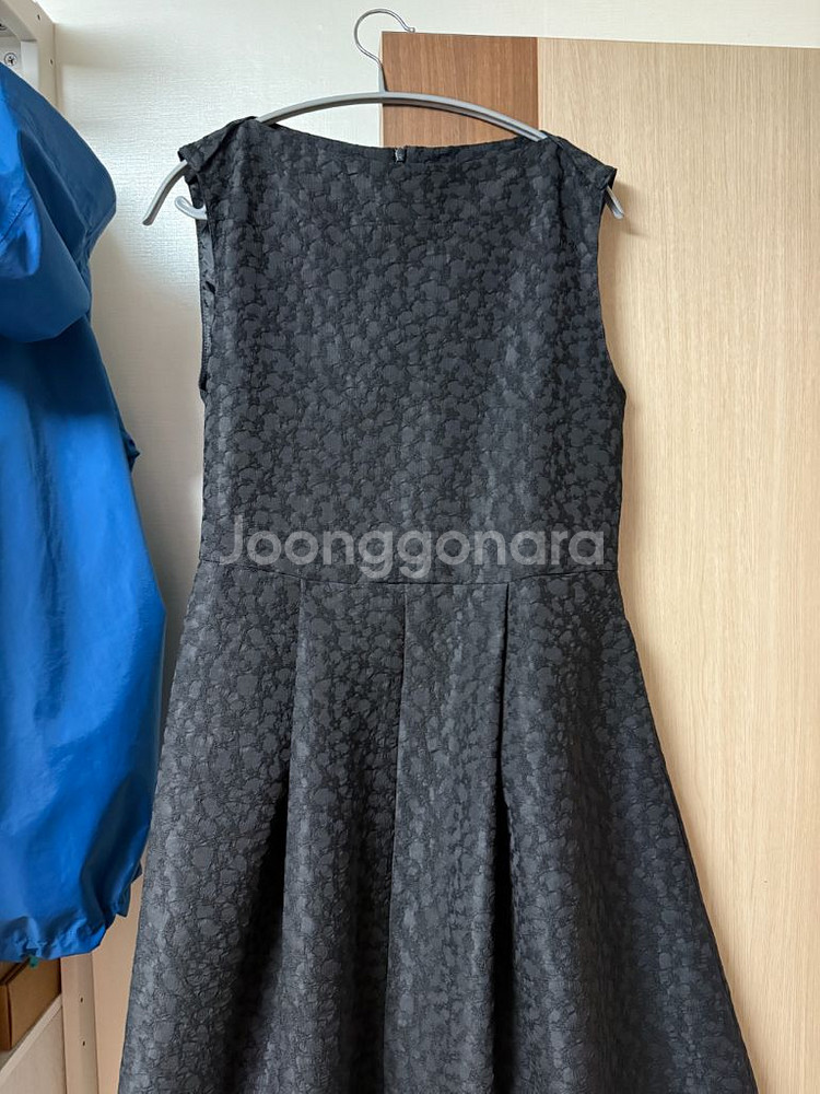 유노이아 보트넥 플로럴 원피스 블랙M--3