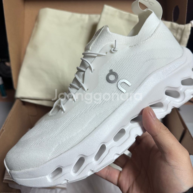 온 x 로에베 클라우드 틸트 올화이트--2