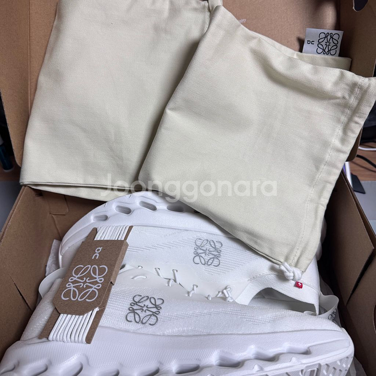 온 x 로에베 클라우드 틸트 올화이트--1