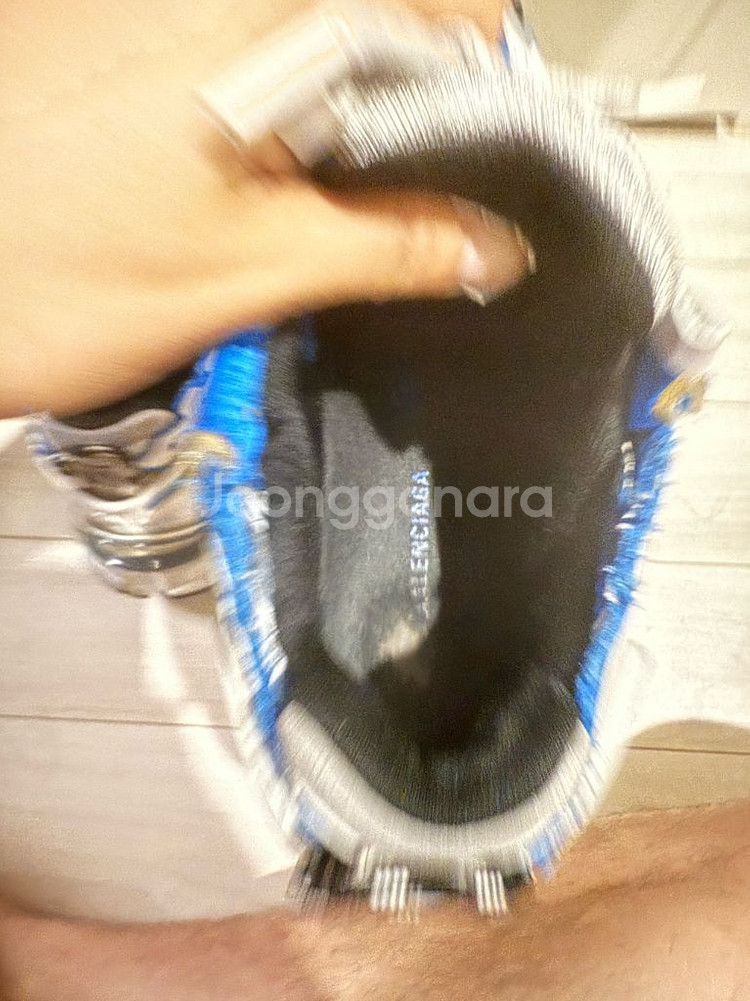 발렌시아가 러너 스니커즈 41사이즈--7