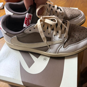 나이키 트레비스스캇 리버스모카 (285)