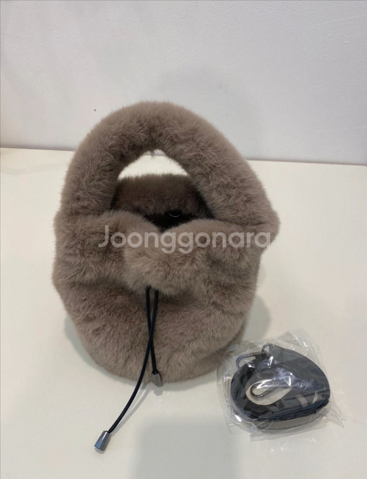 여성 퍼 가방 새상품--0