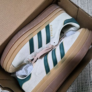 아디다스 가젤 볼드 235 그린 색상