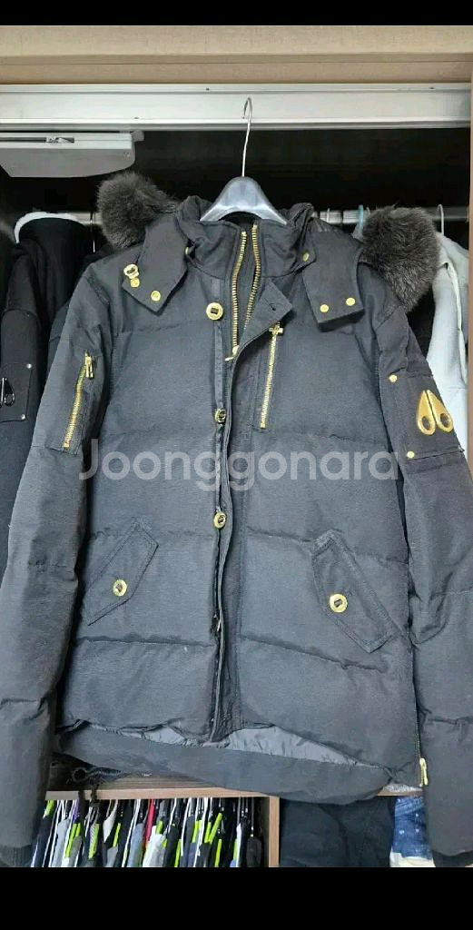 무스너클 쓰리쿼터 블랙 금장 패딩--0