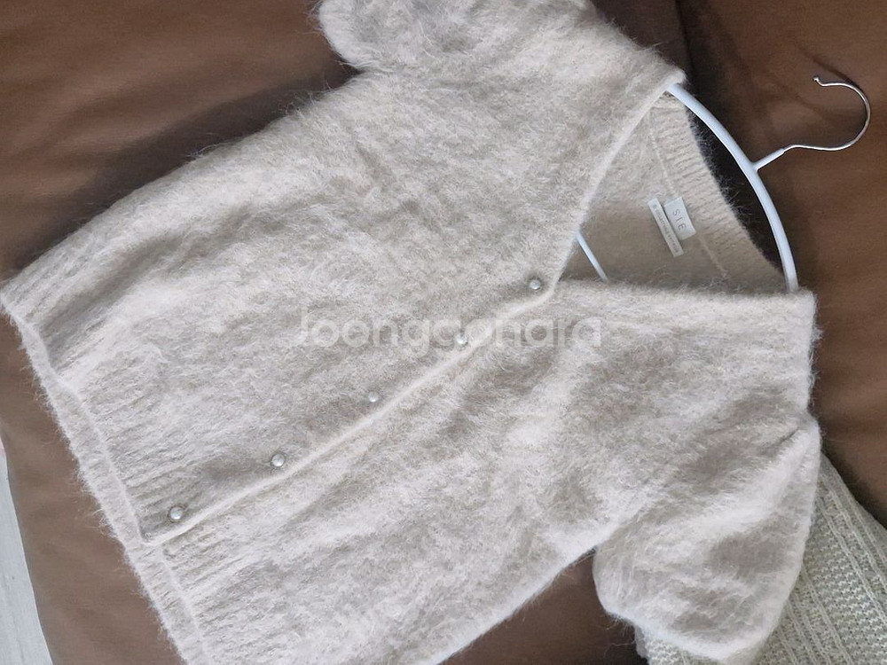 시에 펄리 브이넥 퍼프 가디건 베이지 F--3