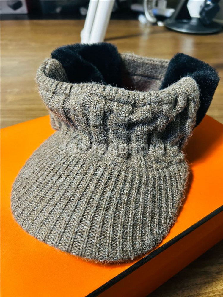 니트 썬캡 챙모자 판매합니다.--0