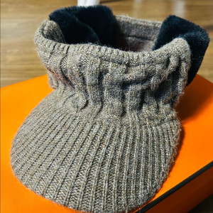 니트 썬캡 챙모자 판매합니다.