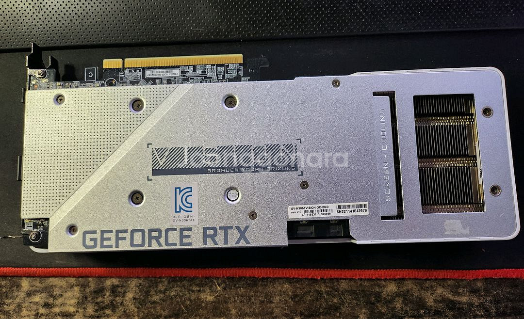 기가바이트 RTX 3060 Ti 비젼 화이트--1