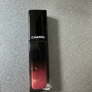 샤넬 루쥬 알뤼르 라끄 65 임페르터블